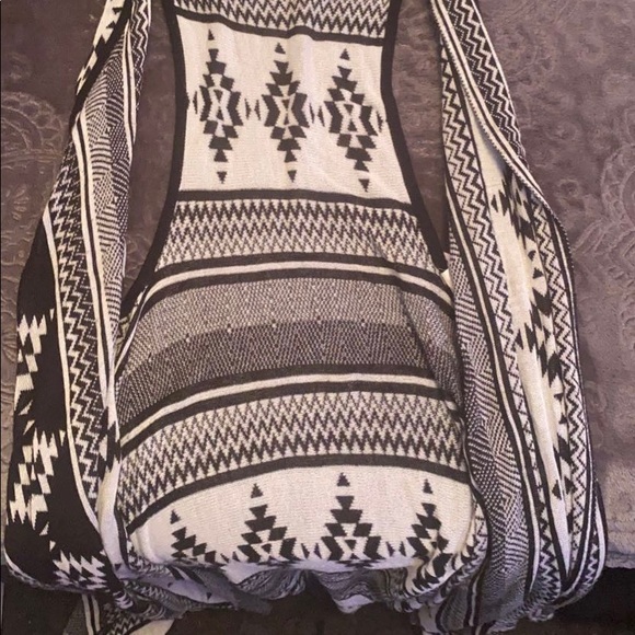 Black and White Aztec/Tribal Print Vest Cardigan - Picture 3 of 3